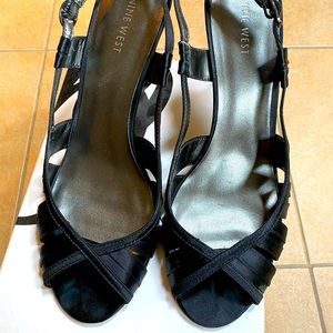 ✨🌟Nine West satin black sandals almost new 🌟size 8💫